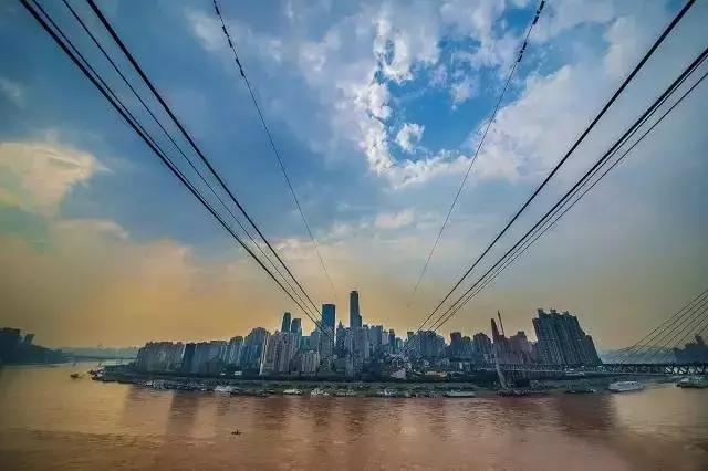 重庆让人着迷的城市,重庆一个充满火锅味的城市