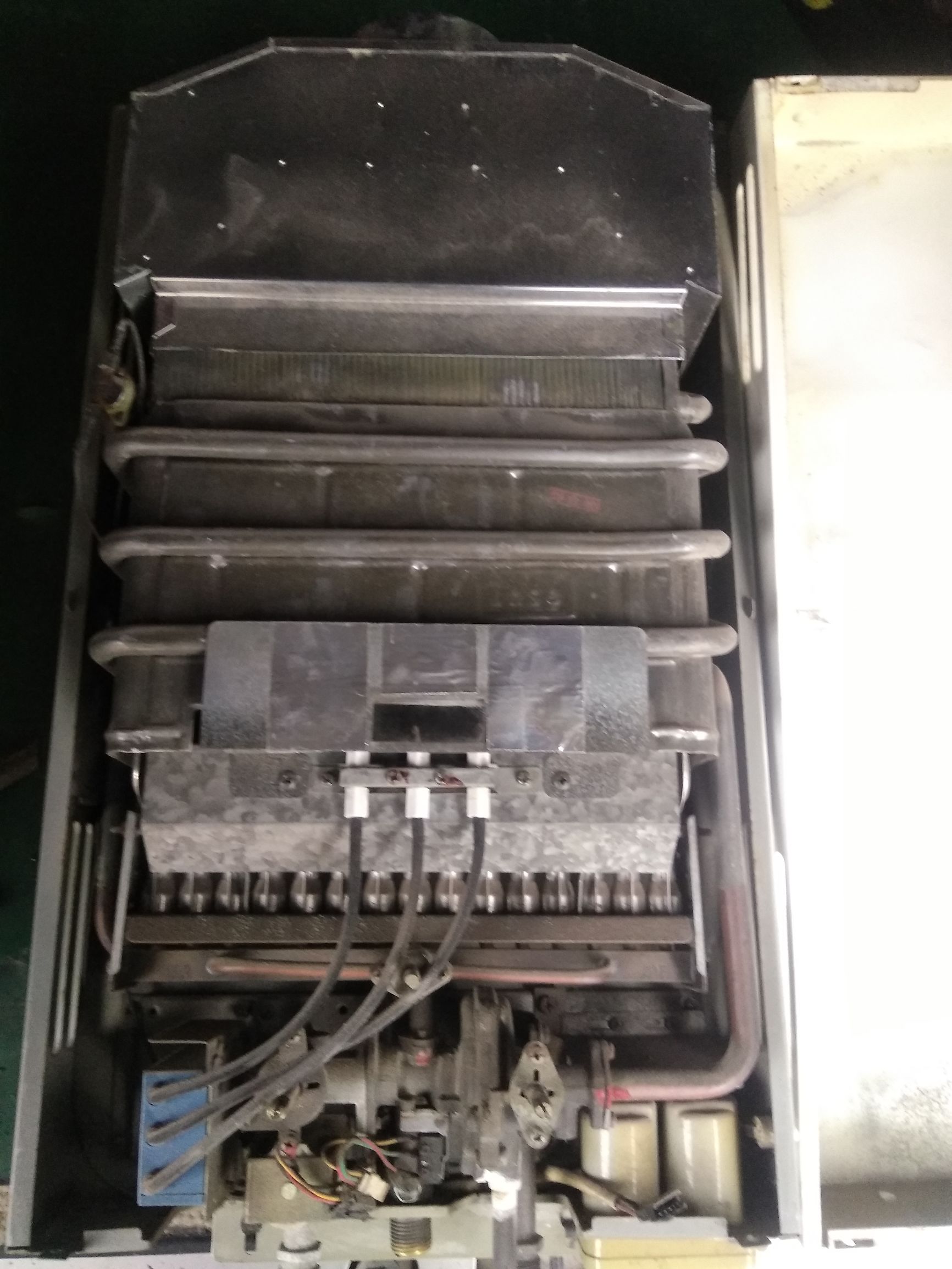 旋钮燃气热水器外壳拆解,威力燃气热水器外壳怎么拆