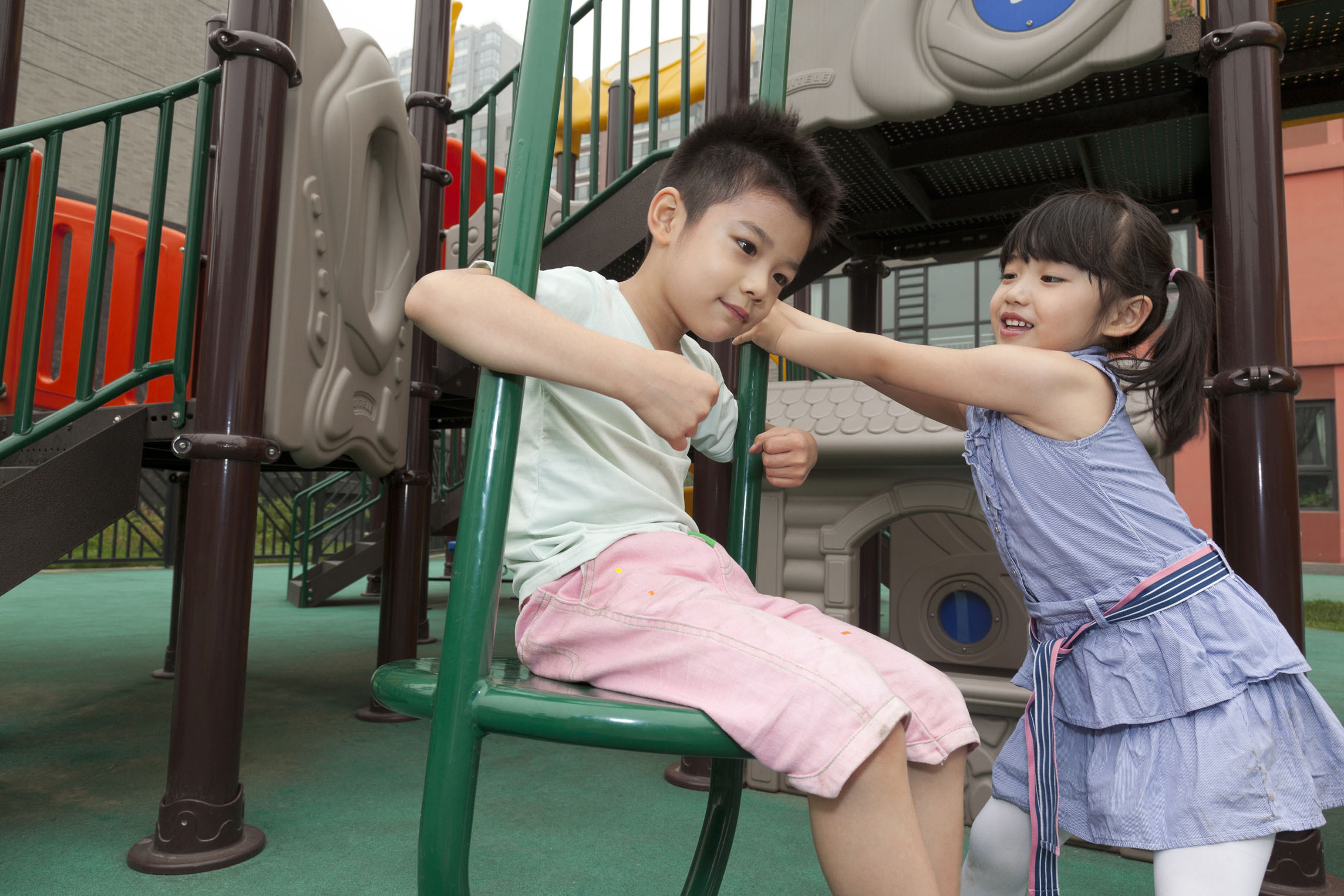 家长巧妙回复幼儿园老师批评,小学生被老师批评家长该怎么教育