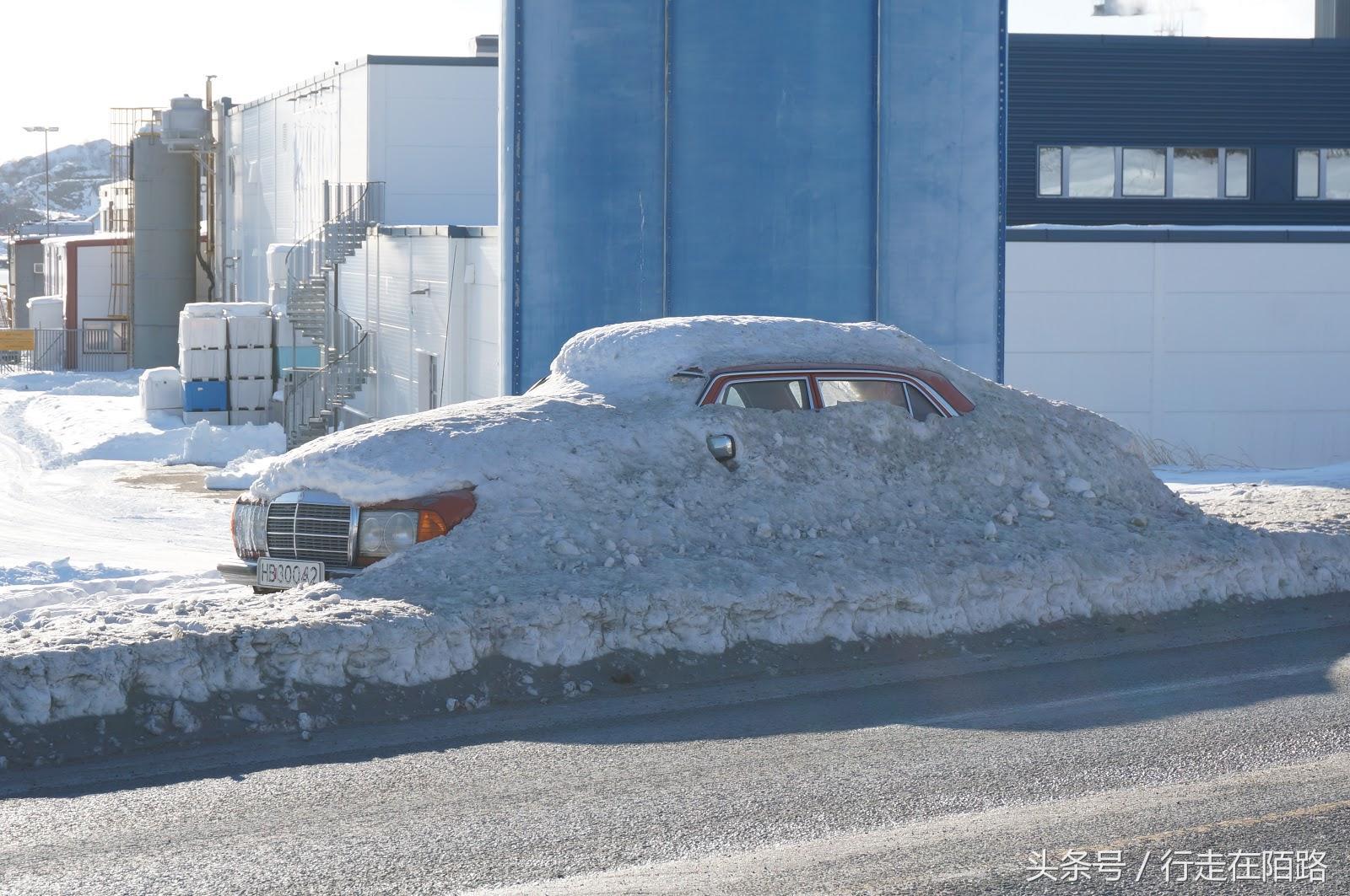挪威北部罗浮敦群岛足球场,挪威渔民捕鱼