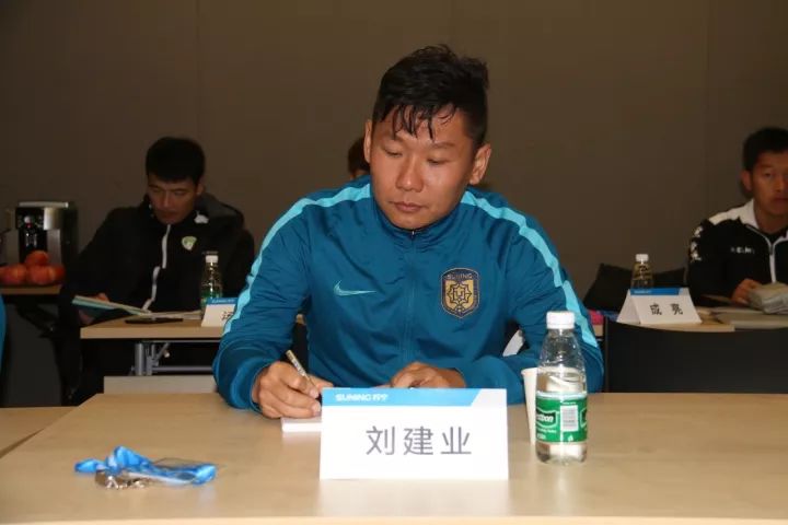 前国脚加入教练组,前国脚开办训练营