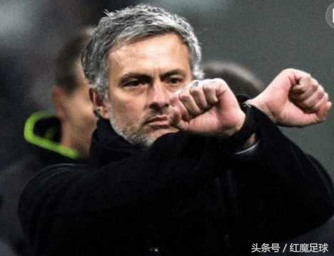 博格巴戴*铐手**式庆祝致敬穆里尼奥，骑马舞暗示追曼城？