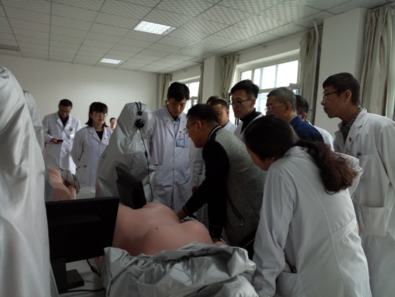 兰州石化总医院组织医护人员进行人体模具模拟技能操作培训