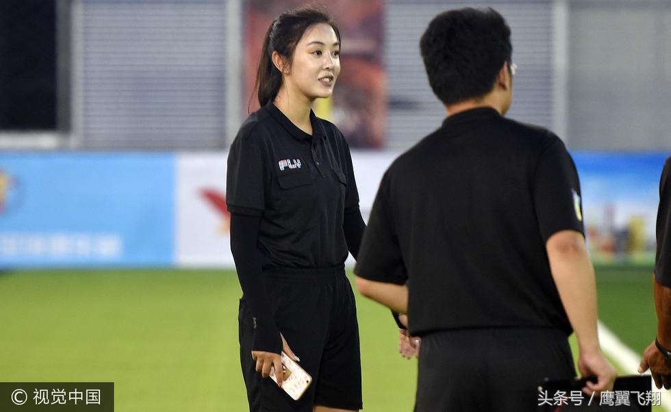 巾帼不让须眉有骨气的中国女人,爱踢球的女汉子