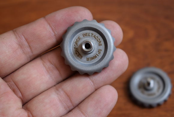 国外枪支配件企业不务正业，用枪支钢材做了一款指尖陀螺