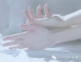 学生党高颜值美白护手霜,美白改善粗糙护手霜