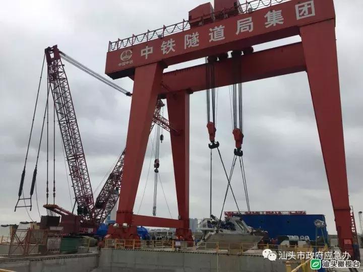 汕头海湾隧道盾构机刀盘到货,汕头海湾隧道鮀岛号盾构机下线