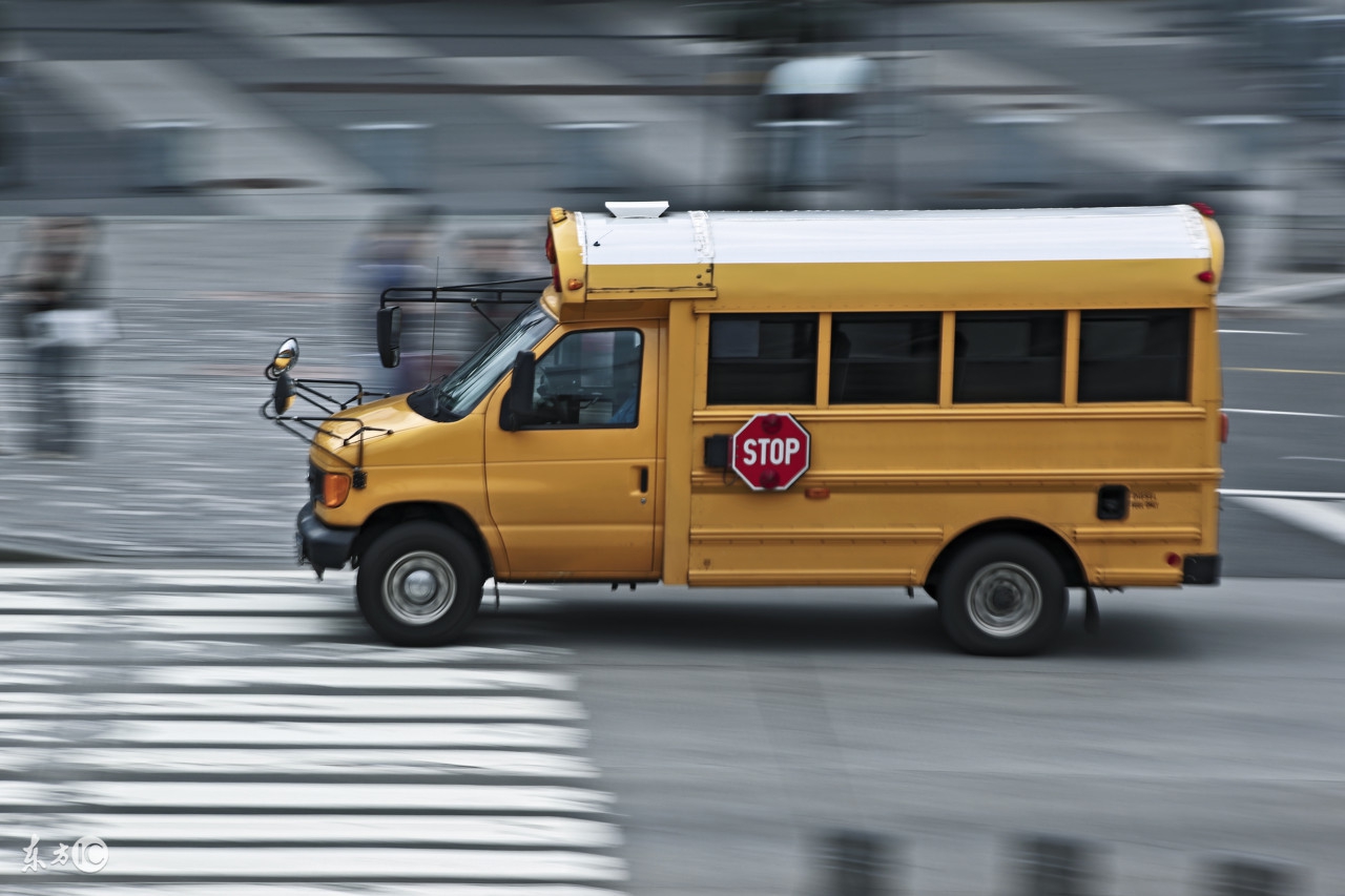 国外行人横穿马路被撞死不担责,国外行人横穿马路被撞会赔偿吗