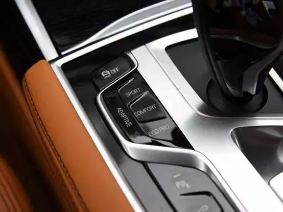 开车不能乱按的3个按钮,开车时最好不要按下这个键