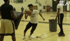 3人行进间的传球训练篮球,3人行进间的传球训练