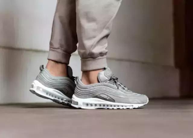 维密秀奚梦瑶摔倒完整版,奚梦瑶在维密大秀上摔倒