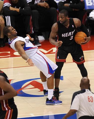 趣闻篮球赛,篮球中的假摔