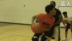 3人行进间的传球训练篮球,3人行进间的传球训练