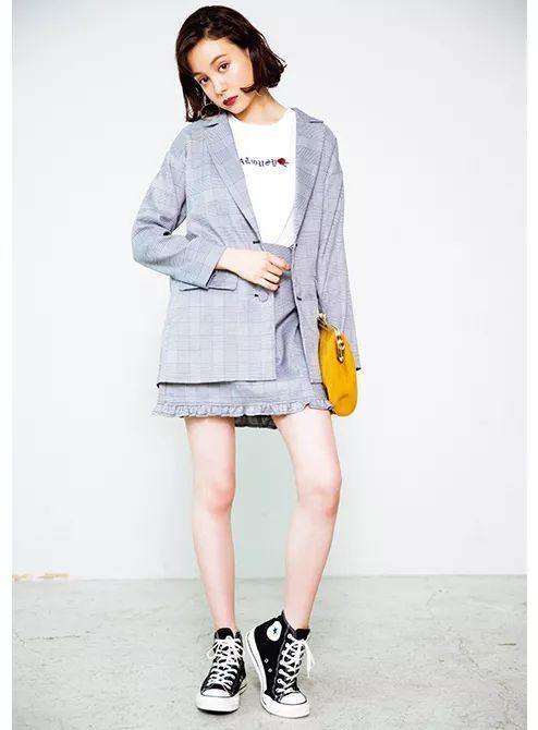 丝绒休闲套装搭配什么外套,丝绒套装两件套怎么搭配