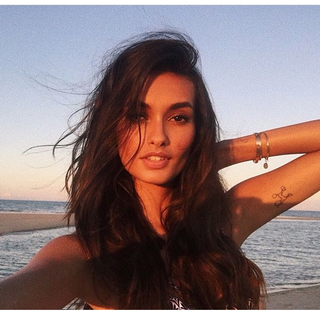 奚梦瑶摔一跤之后维密更火,奚梦瑶一摔为什么是经典