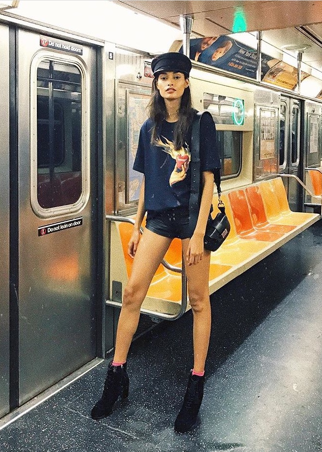 奚梦瑶摔一跤之后维密更火,奚梦瑶一摔为什么是经典