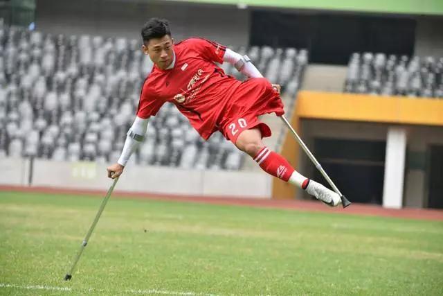 涓浗鐙吙瓒崇悆灏戝勾,涓浗瓒崇悆灏戝勾鐜板満瑙傜湅