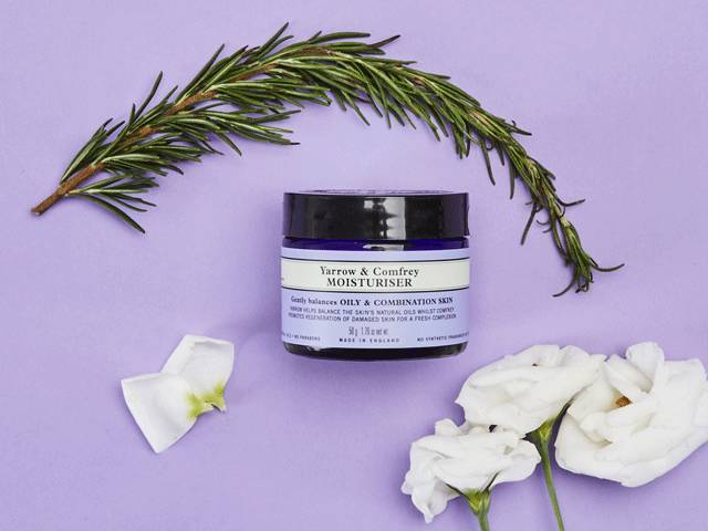 想要气色好擦什么护肤品,想要好气色用什么粉底