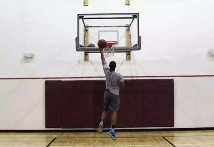 3人行进间的传球训练篮球,3人行进间的传球训练