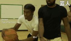 3人行进间的传球训练篮球,3人行进间的传球训练