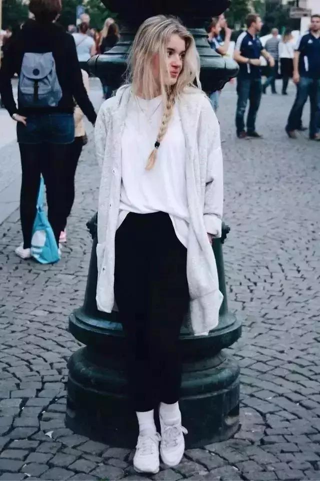 维密秀奚梦瑶摔倒完整版,奚梦瑶在维密大秀上摔倒