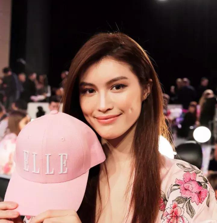 维密秀奚梦瑶摔倒完整版,奚梦瑶在维密大秀上摔倒