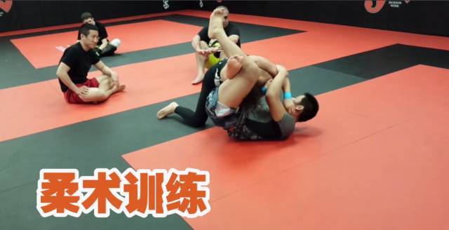 一龙100秒复仇视频,一龙打西提猜没好好训练吗