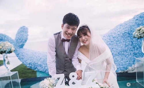 刚踢完中超百场又走进婚礼殿堂苏宁小将一个月内“双喜临门”