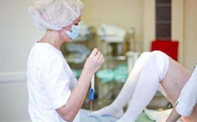 孕妈在产房里难受的样子,孕妈在家中分娩过程