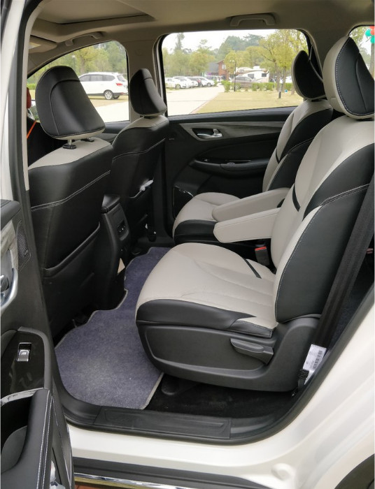 宝骏730新款顶配自动挡,宝骏730最新款内部布局和空间