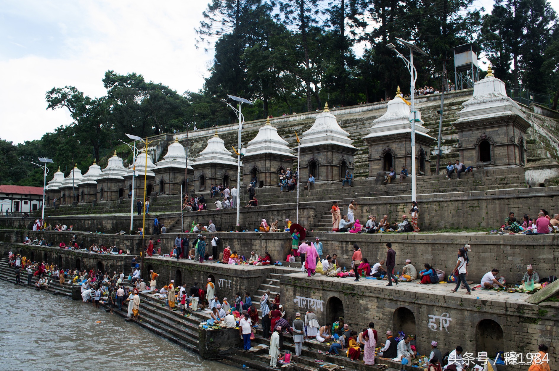 尼泊尔100元人民币能过怎样的生活 (100人民币在尼泊尔能买什么)