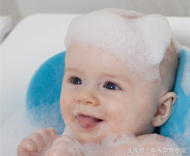 怎样给宝宝洗澡,怎样给宝宝洗澡应该关注哪些问题