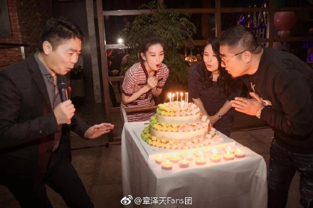 奶茶妹妹对刘强东的喜欢,奶茶妹妹给刘强东过生日