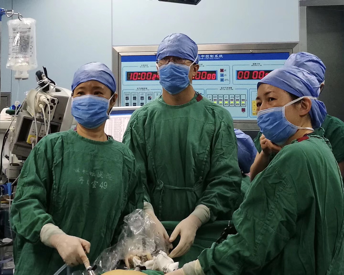 “没关系，我们收！”是她给病人的强心剂