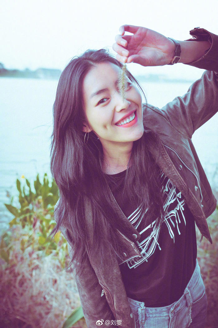 刘雯2021年度时尚总结,刘雯越努力越幸运