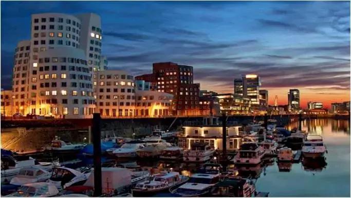 曹明芳模塑集团,曹明芳是谁