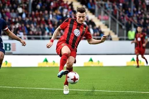 从饱受质疑到夺冠,从饱受嘲讽到征服全世界