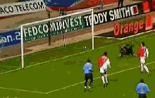 身高对足球有影响吗,足球前锋身高多少合适