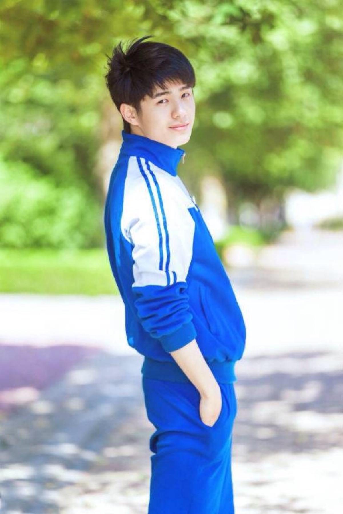 刘昊然易烊千玺中戏羽绒服,刘昊然易烊千玺中戏