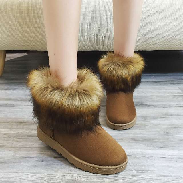 舒适百搭白色雪地靴穿搭,天气寒冷雪地靴