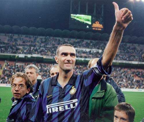 天下足球年度总结音乐,天下足球你不看足球就不会懂青春