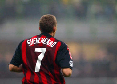 天下足球年度总结音乐,天下足球你不看足球就不会懂青春