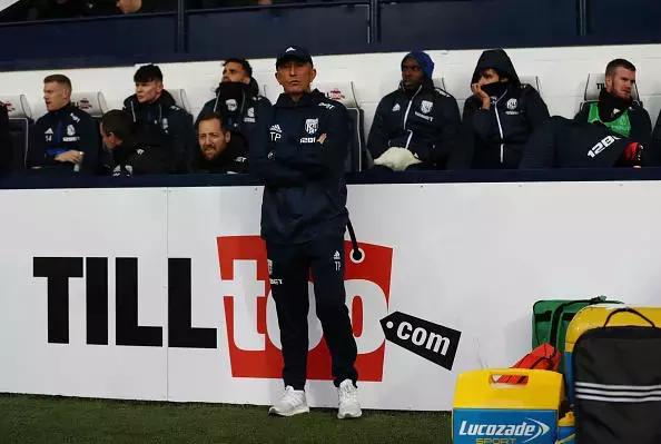 他曾是英超赛季最佳主帅，却死于“反足球”