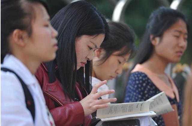 去腾讯上班好还是考公务员好,进腾讯上班需要具备的条件