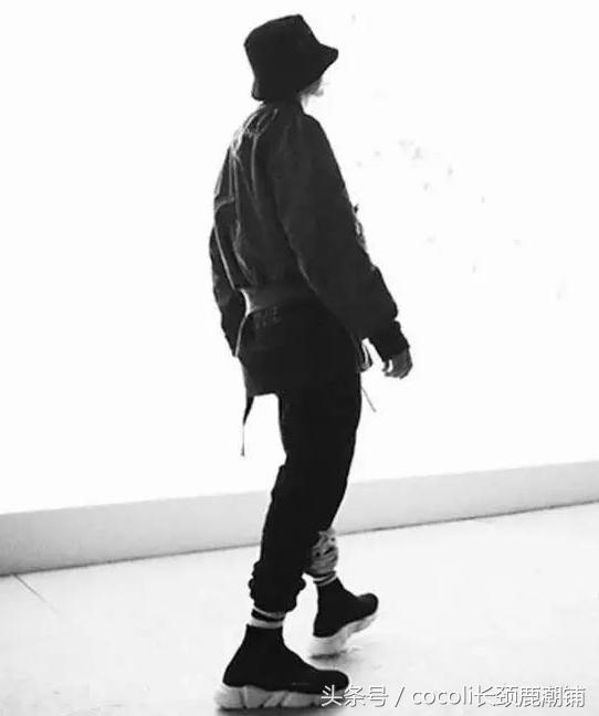 盘点那些年穿过的鞋子,袜子鞋什么时候开始流行