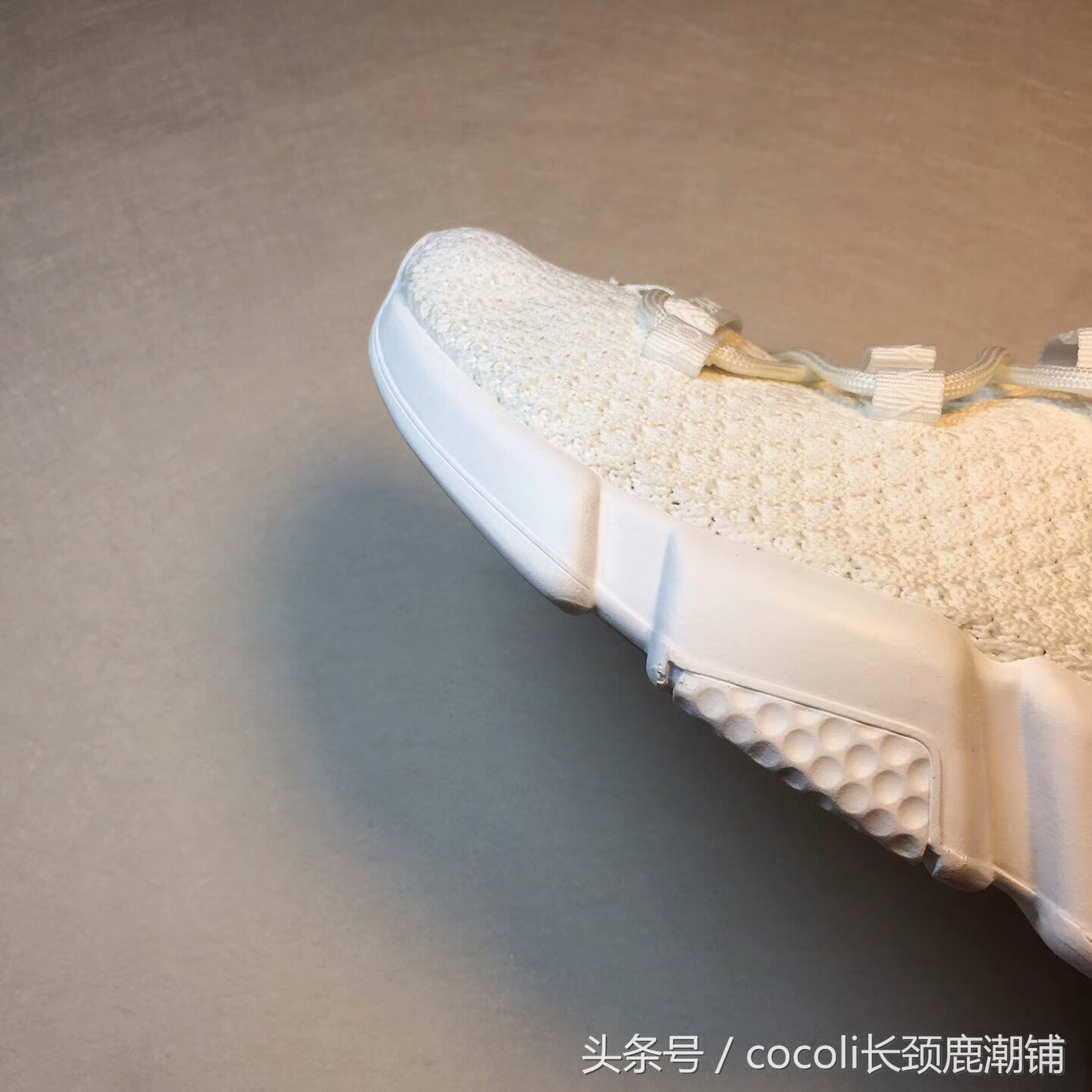 盘点那些年穿过的鞋子,袜子鞋什么时候开始流行