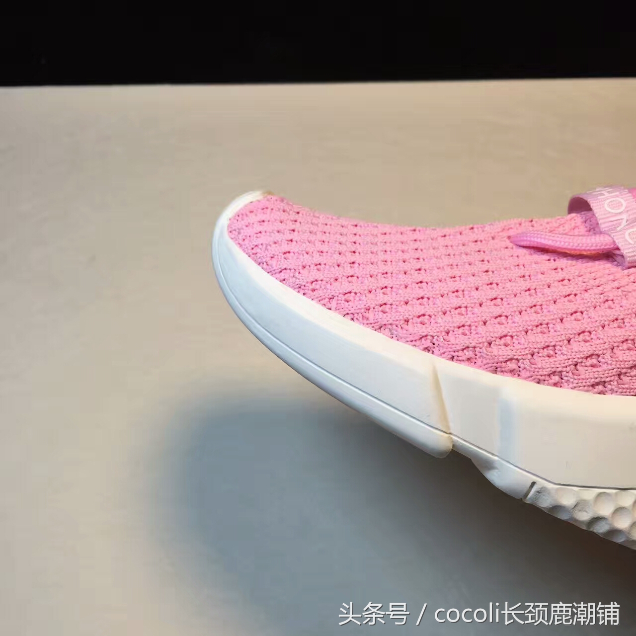 盘点那些年穿过的鞋子,袜子鞋什么时候开始流行