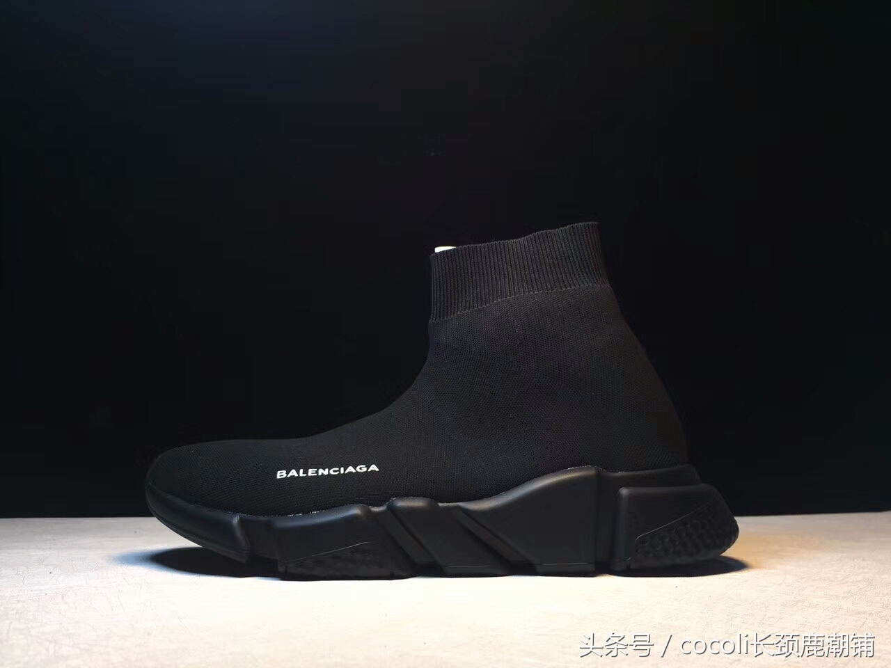 盘点那些年穿过的鞋子,袜子鞋什么时候开始流行