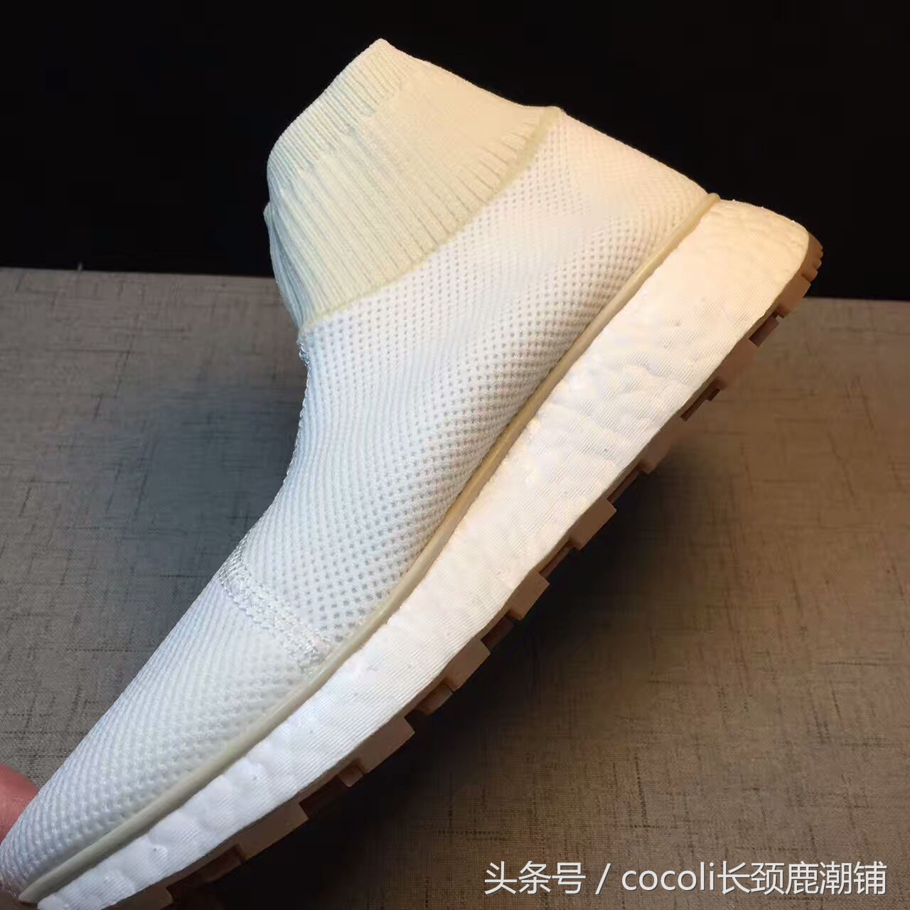 盘点那些年穿过的鞋子,袜子鞋什么时候开始流行