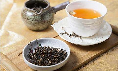 超有效的茶叶去眼袋法,喝茶可以祛眼袋吗